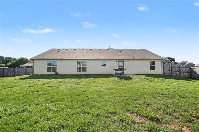 48 Robins Landing, Winder, GA 30680