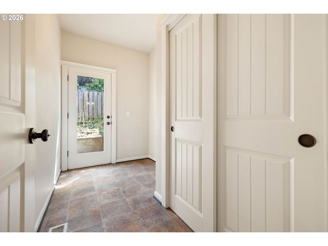 10012 Se OLD TOWN Ct, Happy Valley, OR 97086