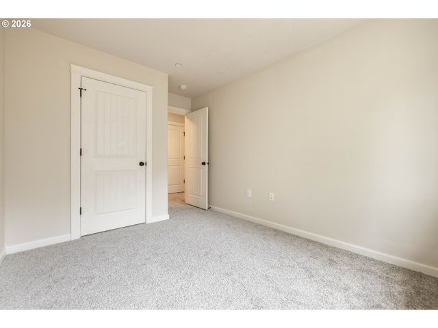 10012 Se OLD TOWN Ct, Happy Valley, OR 97086
