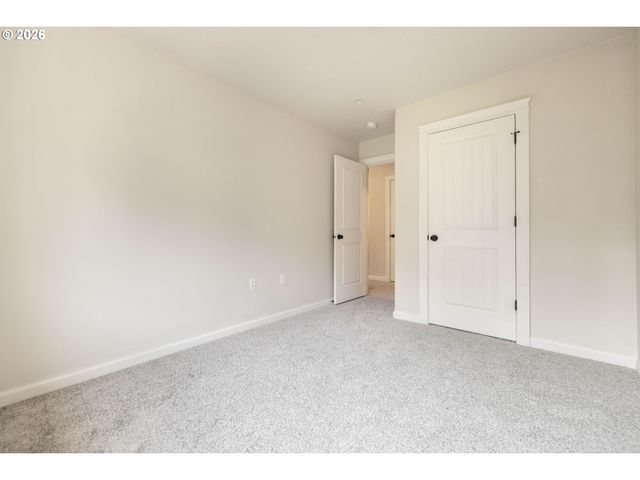 10012 Se OLD TOWN Ct, Happy Valley, OR 97086