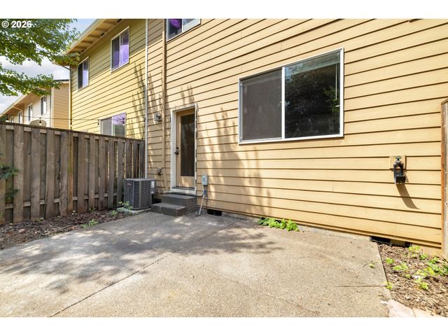 10012 Se OLD TOWN Ct, Happy Valley, OR 97086