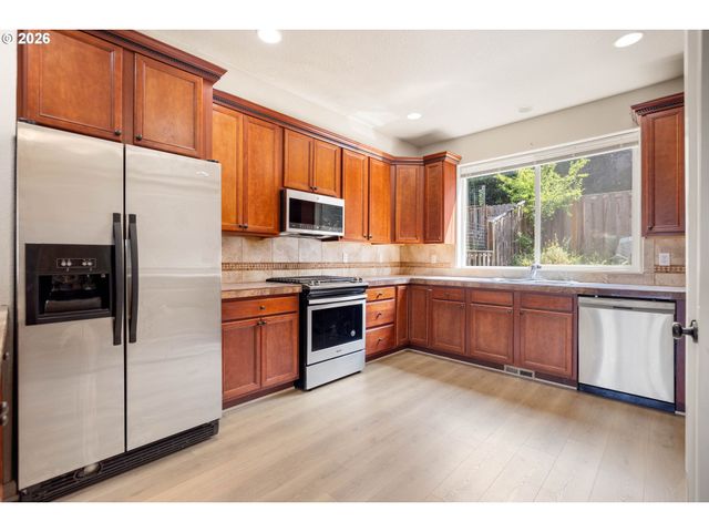 10012 Se OLD TOWN Ct, Happy Valley, OR 97086
