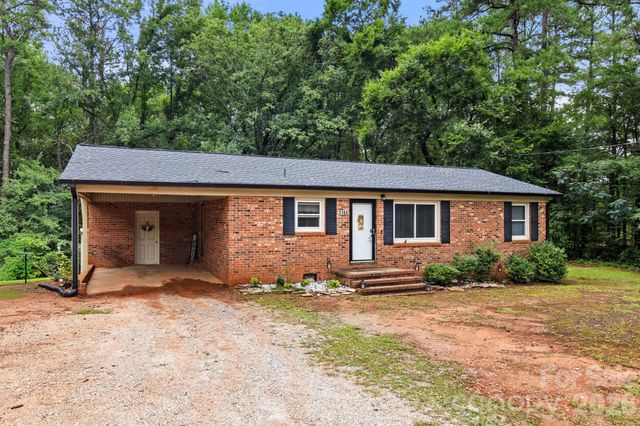 3104 University Drive, Lancaster, SC 29720