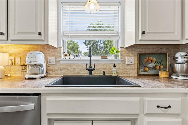 1010 NW Scenic Drive, Grain Valley, MO 64029