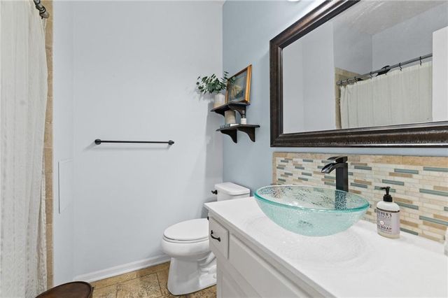 1010 NW Scenic Drive, Grain Valley, MO 64029