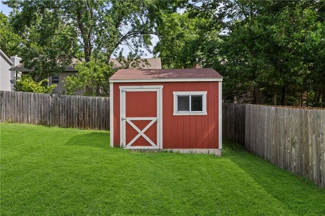 1010 NW Scenic Drive, Grain Valley, MO 64029