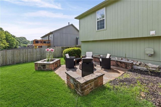 1010 NW Scenic Drive, Grain Valley, MO 64029
