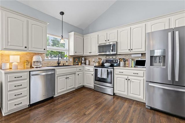 1010 NW Scenic Drive, Grain Valley, MO 64029