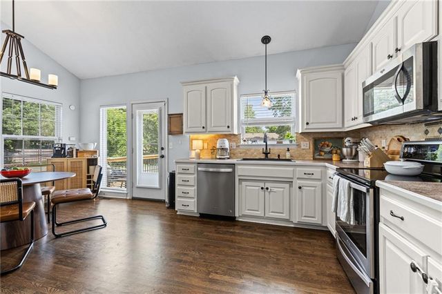 1010 NW Scenic Drive, Grain Valley, MO 64029