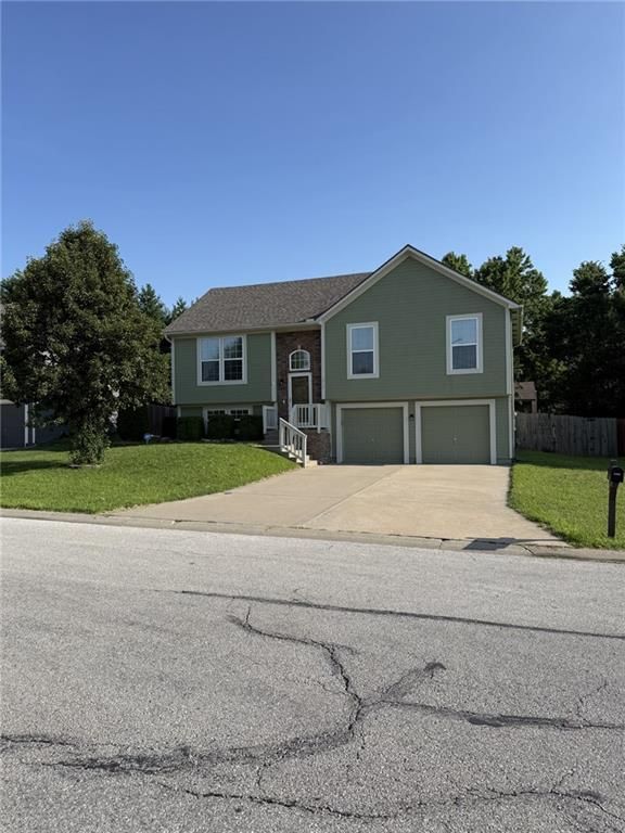 1010 NW Scenic Drive, Grain Valley, MO 64029