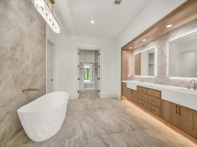 520 Royal Santana Run, Weatherford, TX 76087