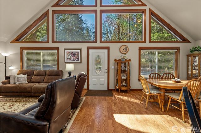 81 N Fawn Drive, Hoodsport, WA 98548