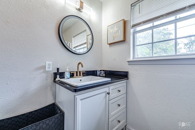 210 W 10th St, San Angelo, TX 76903