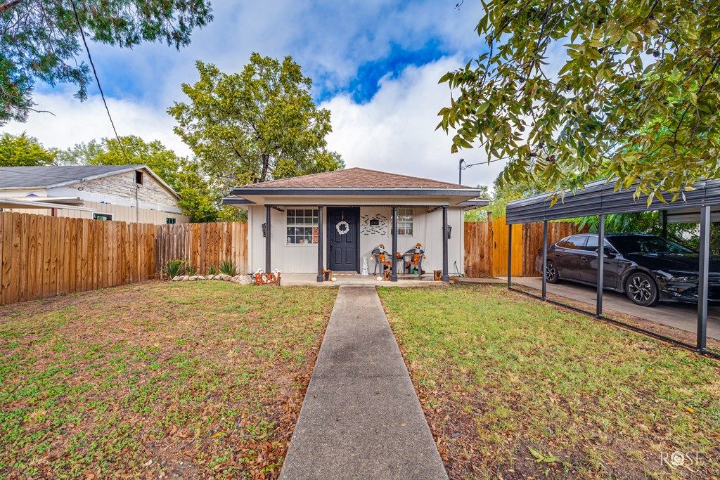 Image 2 of property listing at 210 W 10th St, San Angelo, TX 76903