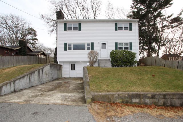 4 Van Bummel Road, Buzzards Bay, MA 02532