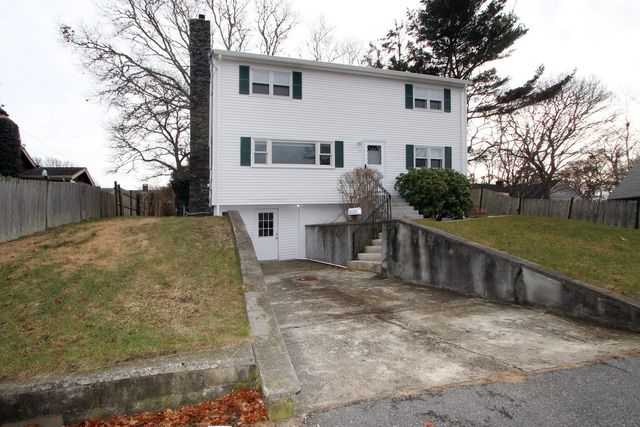 4 Van Bummel Road, Buzzards Bay, MA 02532