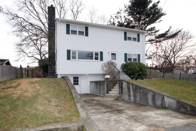 4 Van Bummel Road, Buzzards Bay, MA 02532