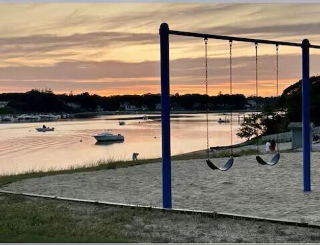 4 Van Bummel Road, Buzzards Bay, MA 02532