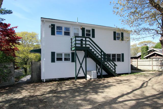 4 Van Bummel Road, Buzzards Bay, MA 02532