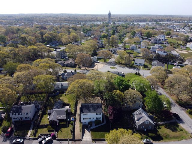 4 Van Bummel Road, Buzzards Bay, MA 02532