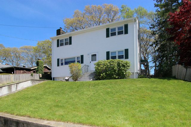 4 Van Bummel Road, Buzzards Bay, MA 02532