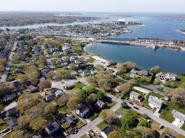 4 Van Bummel Road, Buzzards Bay, MA 02532