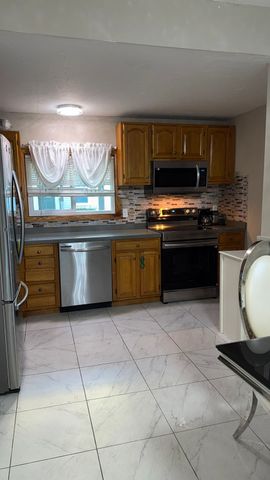 30 Riverview St 1, Brockton, MA 02302