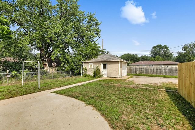 122 30th Avenue N, Saint Cloud, MN 56303