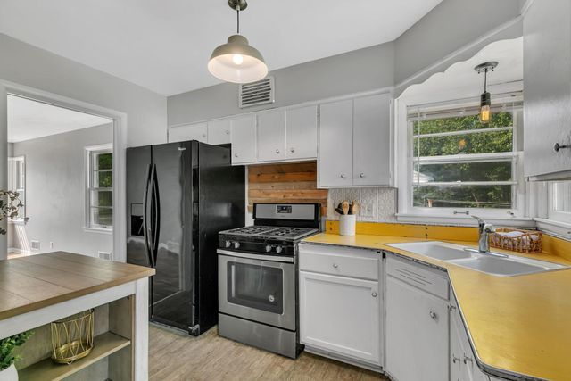 122 30th Avenue N, Saint Cloud, MN 56303