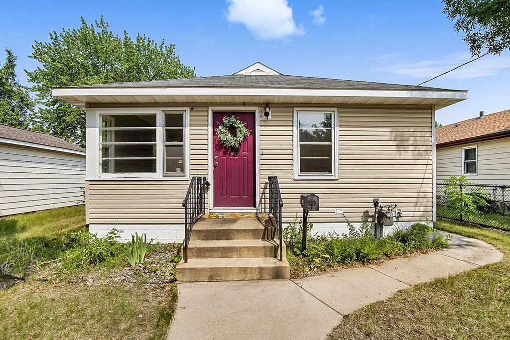122 30th Avenue N, Saint Cloud, MN 56303