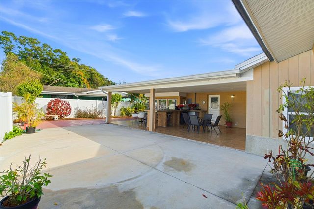 4914 HOLIDAY DRIVE, Tampa, FL 33615