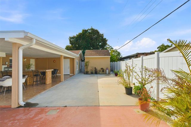 4914 HOLIDAY DRIVE, Tampa, FL 33615