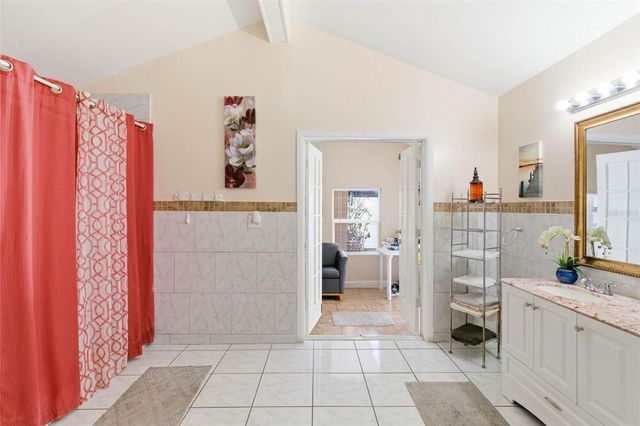 4914 HOLIDAY DRIVE, Tampa, FL 33615