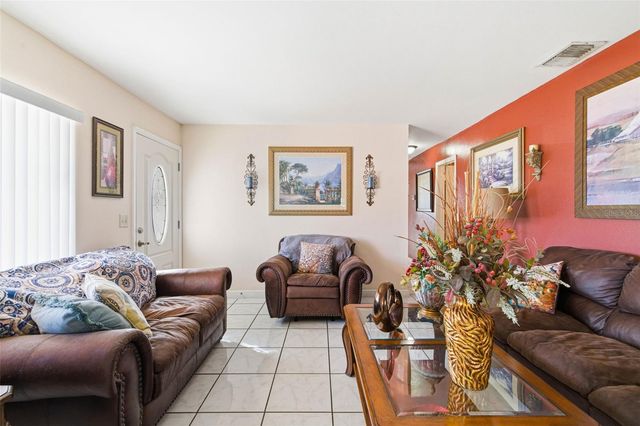 4914 HOLIDAY DRIVE, Tampa, FL 33615