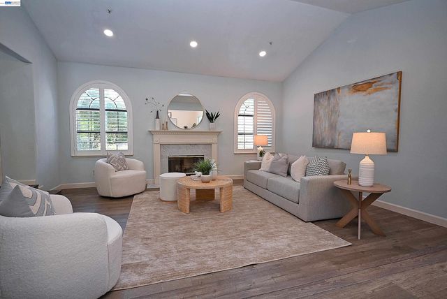 16 McNamara Ln, Martinez, CA 94553