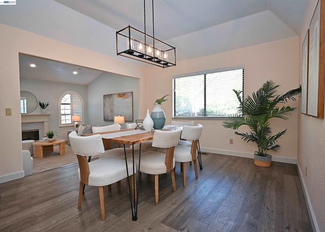 16 McNamara Ln, Martinez, CA 94553