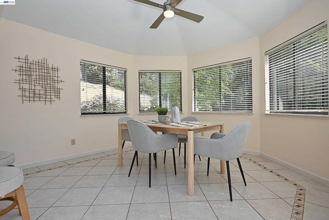 16 McNamara Ln, Martinez, CA 94553