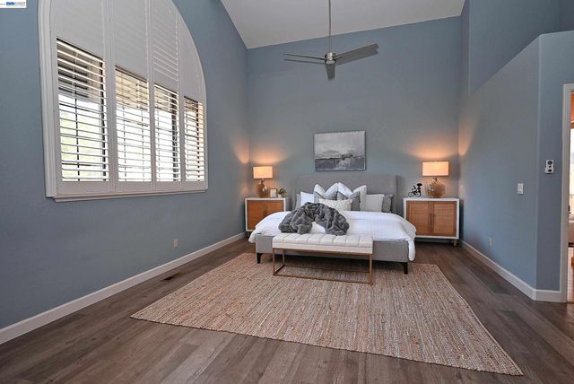 16 McNamara Ln, Martinez, CA 94553