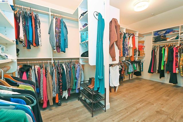 16 McNamara Ln, Martinez, CA 94553