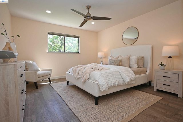 16 McNamara Ln, Martinez, CA 94553