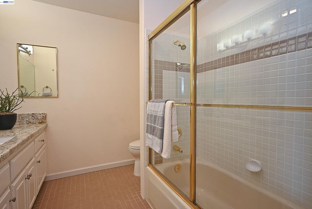 16 McNamara Ln, Martinez, CA 94553