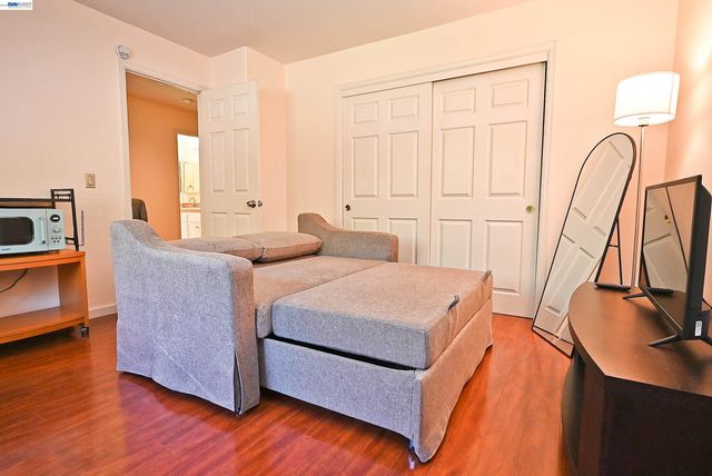 16 McNamara Ln, Martinez, CA 94553