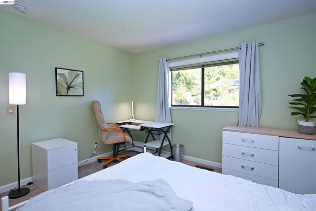 16 McNamara Ln, Martinez, CA 94553