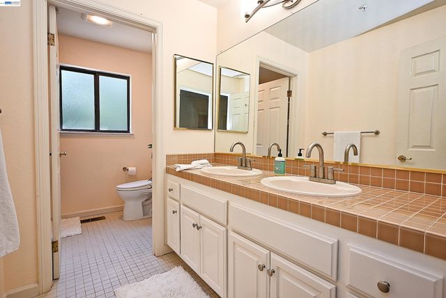 16 McNamara Ln, Martinez, CA 94553