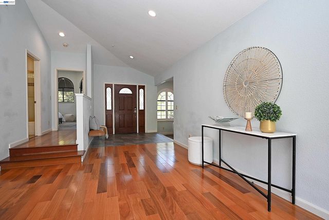 16 McNamara Ln, Martinez, CA 94553