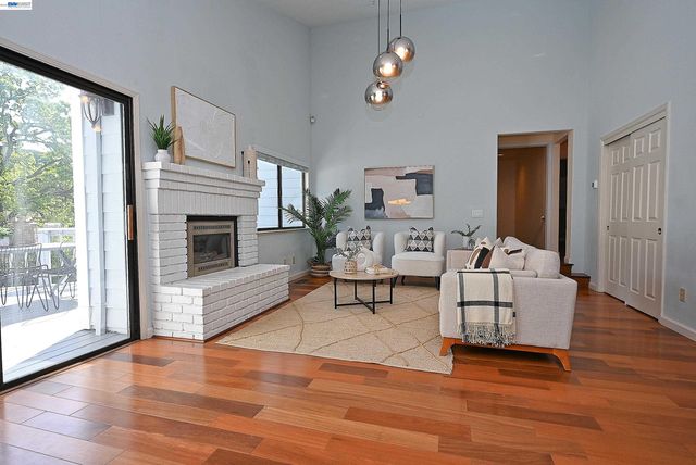 16 McNamara Ln, Martinez, CA 94553