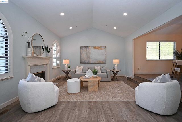 16 McNamara Ln, Martinez, CA 94553