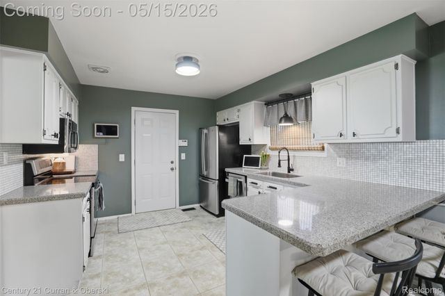 6632 PINE EAGLE LN Street, West Bloomfield Charter Township, MI 48322