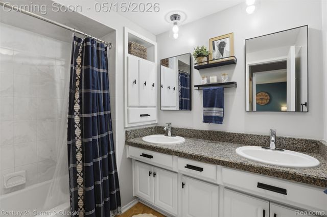 6632 PINE EAGLE LN Street, West Bloomfield Charter Township, MI 48322