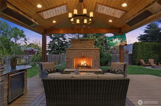 2218 274th Court SE, Sammamish, WA 98075